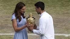 Vévodkyn Kate a vítz Wimbledonu Novak Djokovi (Londýn, 14. ervence 2019)