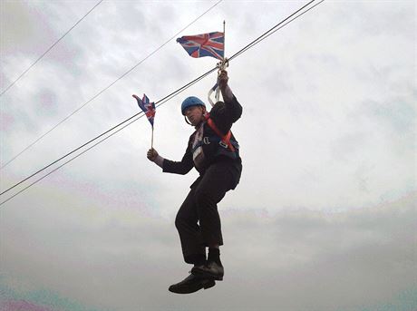 Starosta Londýna Boris Johnson uvázl uprosted lanové dráhy.