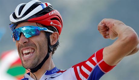 Francouzsk cyklista Thibaut Pinot se raduje z vtzstv ve 14. etap Tour de...