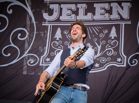 V sobotu odpoledne dav roztanila skupina Jelen.