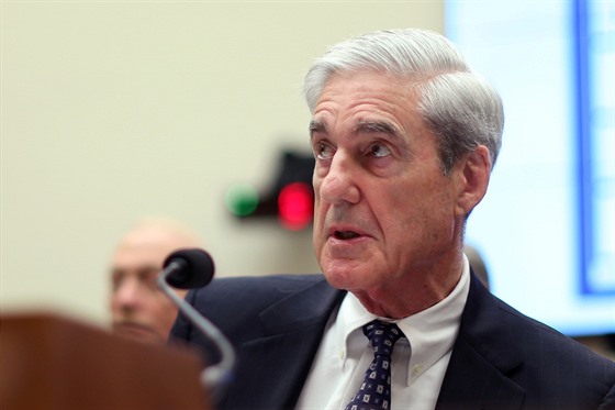 Vyetovatel ruského vlivu na prezidentské volby v USA Robert Mueller pi...