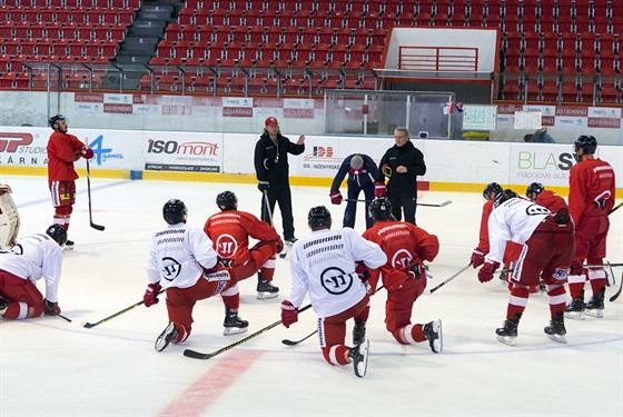 Hokejist Olomouce bhem prvnho trninku na led.