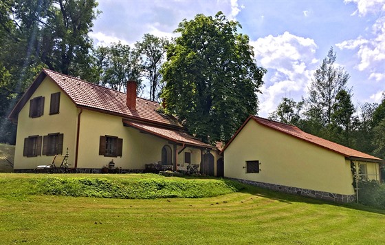 Filmový dm ddy Komárka, kde si uívali pohodu Zdenk Svrák s Janem Tískou,...