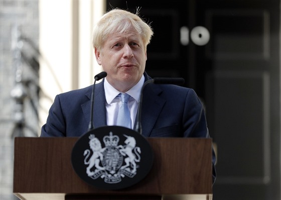Nový britský premiér Boris Johnson promluvil ped svým oficiálním sídlem (24....