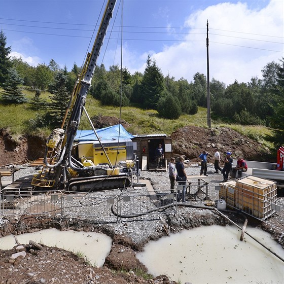 Pr�zkumný vrt v Cínovci.