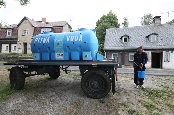 Jednou z obcí, která už letos potřebovala dovážet vodu v cisternách, je Jiříkov...