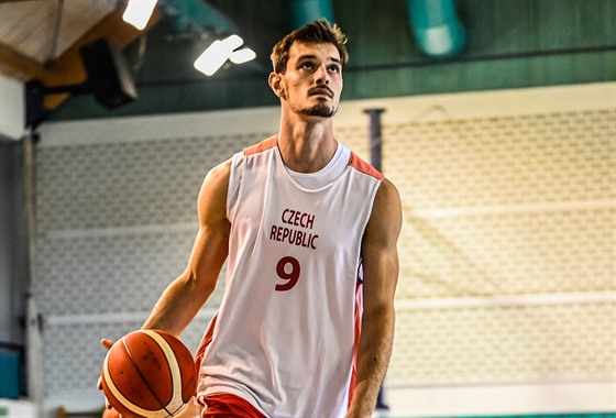 Viktor Plpán na tréninku eské basketbalové reprezentace