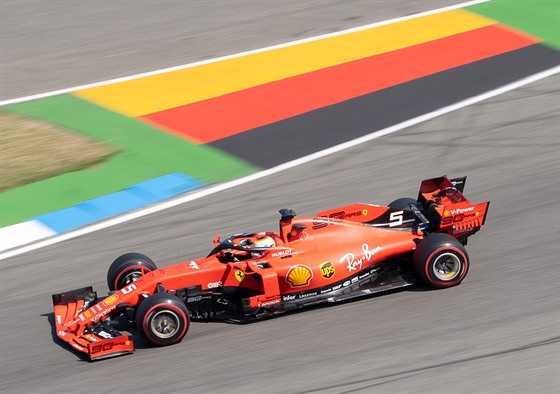 Sebastian Vettel bhem prvního tréninku na Hockenheimringu