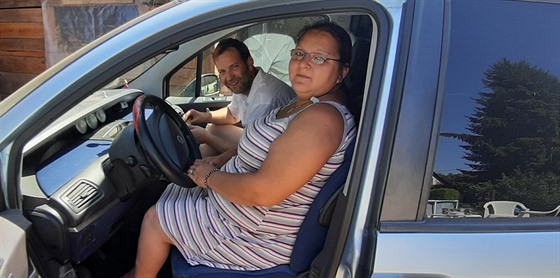 Manelm, kteí s dtmi uvázli na polské dálnici, nyní lidé nabízejí peníze i zájezd