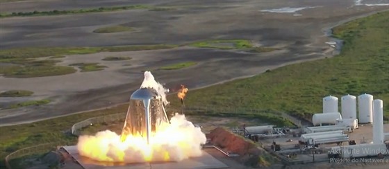 Záeh experimentální rakety Starhopper spolenosti SpaceX