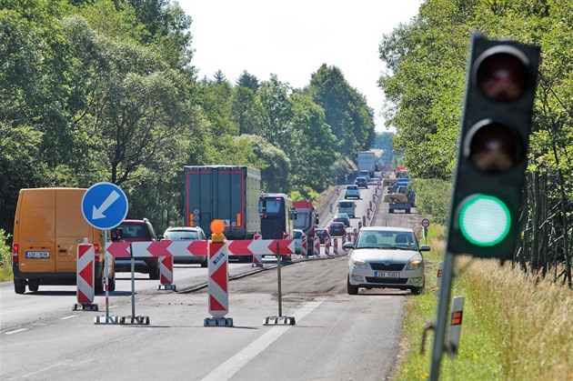 ástená uzavírka silnice I/6 v úseku Horní Taovice - Bochov komplikuje...