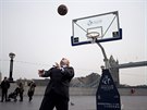 Londýnský starosta Boris Johnson propaguje finále Evropské ligy v basketbalu ,...