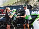 Roman Kreuziger pichází k týmovému autu Dimension Data za cílem na Tourmaletu