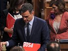 panlský povený premiér Pedro Sánchez opoutí parlament poté, co se mu...