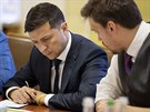 Ukrajinský prezident Volodymyr Zelenskyj na schzi vlády v Kyjev. Nastínil...