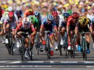 Caleb Ewan slaví jako první spurter na letoní Tour de France ovládl dv...