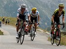 Kolumbijský cyklista Egan Bernal útoí bhem 19. etapy Tour de France na Iseran.