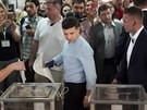 Ukrajinský prezident Volodymyr Zelenskyj odvolil ve volbách do parlamentu. (21....
