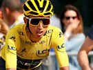 Kolumbijec Egan Bernal ve lutém trikotu ped 21, etapou Tour de France.