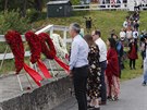 Generální tajemník NATO Jens Stoltenberg (vlevo) uctil památku obtí...