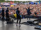 �vihovsk� vystoupen� skupiny Mirai na hudebn�m festivalu Hrady CZ (27. �ervence...