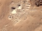 Pohled na pyramidové pole v Abúsíru, hlavní koncesi eských egyptolog....