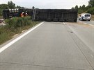 Polsk kamion naloen amotovmi cihlami blokoval provoz na dlnici D1...