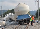 Nsledky nehody nkladnho vlaku, kter vykolejil u Marinskch Lzn. koda...