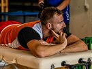 Martin K�í� nechává odpo�ívat achillovku po tréninku �eských basketbalist�.