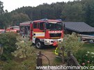 Pi poáru chalupy v Dolních Albeicích na Trutnovsku hasii pomáhali majitelce...