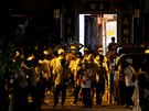 Na hongkongském nádraí útoili maskovaní mui s obuky (22. ervence 2019)