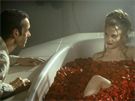 Kevin Spacey a Mena Suvari ve filmu Americká krása (1999)