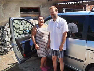 Eva Ševcová s manželem Janem. Celou cestu do Polska a zpět byla za volantem...
