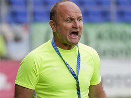 Libereck trenr Pavel Hoftych bhem ligovho utkn ve Zln, kde kdysi...