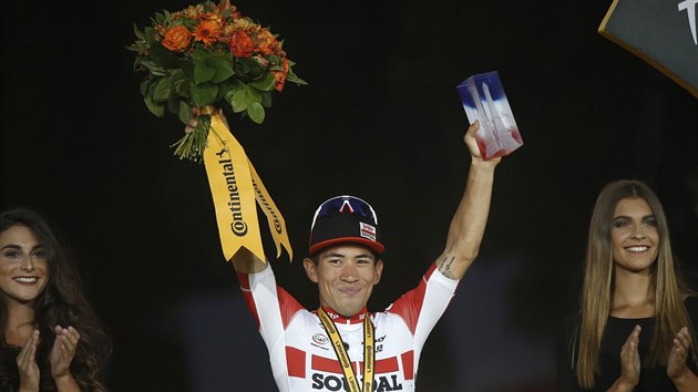 Caleb Ewan z spokojenost. Australsk cyklista ovldl posledn etapu Tour de France.