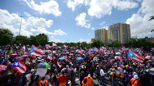 Tisce lid protestuj v Portoriku za rezignaci guvernra Ricarda Rossell (22. ervenec 2019)
