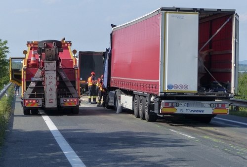 Pi nehod t kamion u obce Pasohlvky se zranili dva lid (20. ervence 2019).