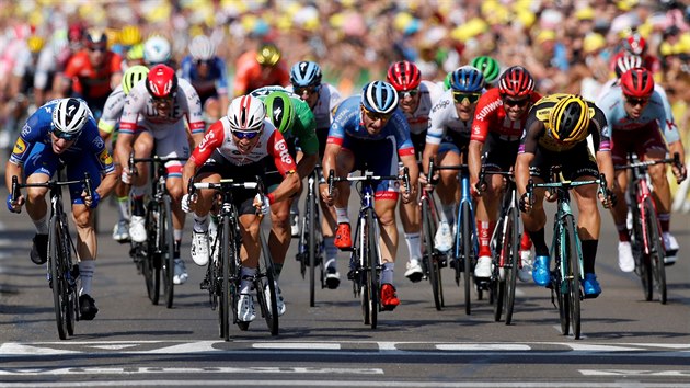 Caleb Ewan slav jako prvn spurter na leton Tour de France ovldl dv spurtersk etapy.