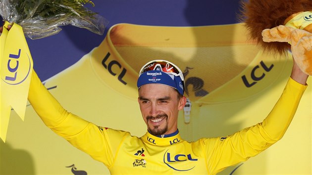 Ve lutm dresu ldra Tour de France nadle zstv Julian Alaphilippe.