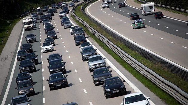 Hust provoz na nmeck dlnici A8 mezi Salzburgem a Mnichovem (20. ervence 2019)