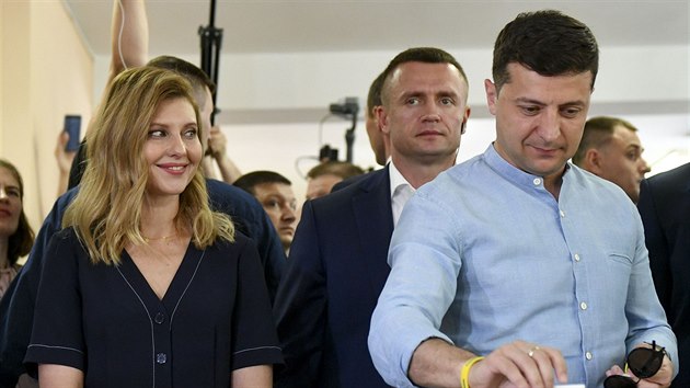 Ukrajinsk prezident Volodymyr Zelenskyj odvolil ve volbch do parlamentu. (21. ervence 2019)