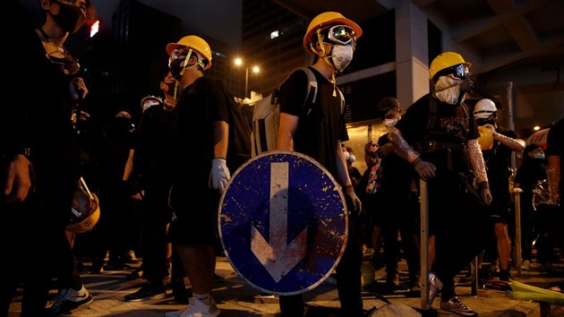 V Hongkongu protestuj statisce lid proti vld. (21. ervence 2019)