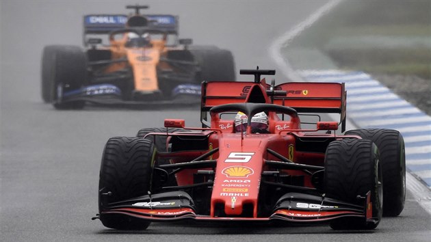 Nmeck zvodnk formule 1 Sebastian Vettel ze stje Ferrari bhem Velk ceny Nmecka.