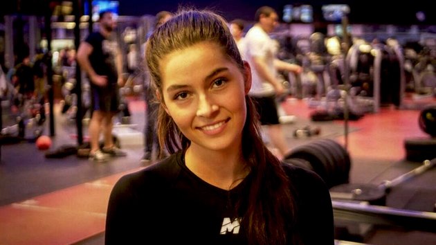Pipout, e organizace Oktagon si ji do sv reality show vybrala dky kontrastu mezi jej studentskou, modelkovskou image a nekompromisnost MMA.