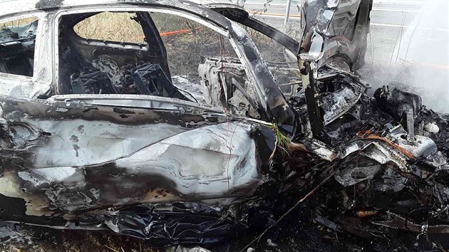 Nsledky nehody dvou aut za obc Vladislav na Tebsku (28. ervence 2019)