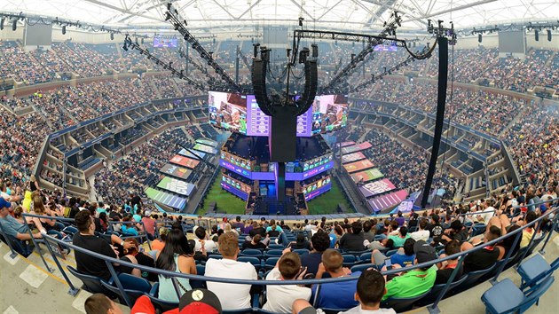 Turnaj v počítačové hře Fortnite v zaplněné newyorské hale Arthur Ashe Stadium. (28. července 2019)