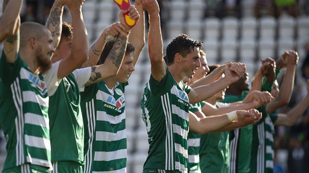 Fotbalist Bohemians s fanouky v olku slav vtzstv nad Mladou Boleslav.