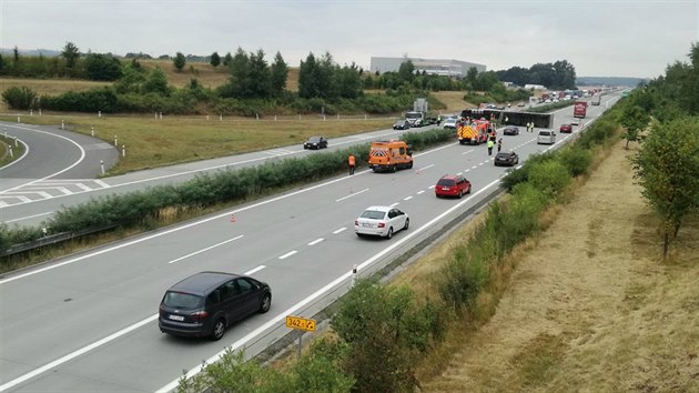Nehoda polskho kamionu na dlnici D1 nedaleko Ostravy. (23. ervence 2019)
