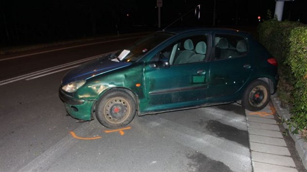 Havarovan peugeot po honice s policisty.