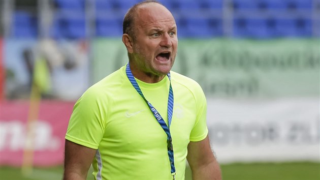 Libereck trenr Pavel Hoftych bhem ligovho utkn ve Zln, kde kdysi psobil jako hr i kou.